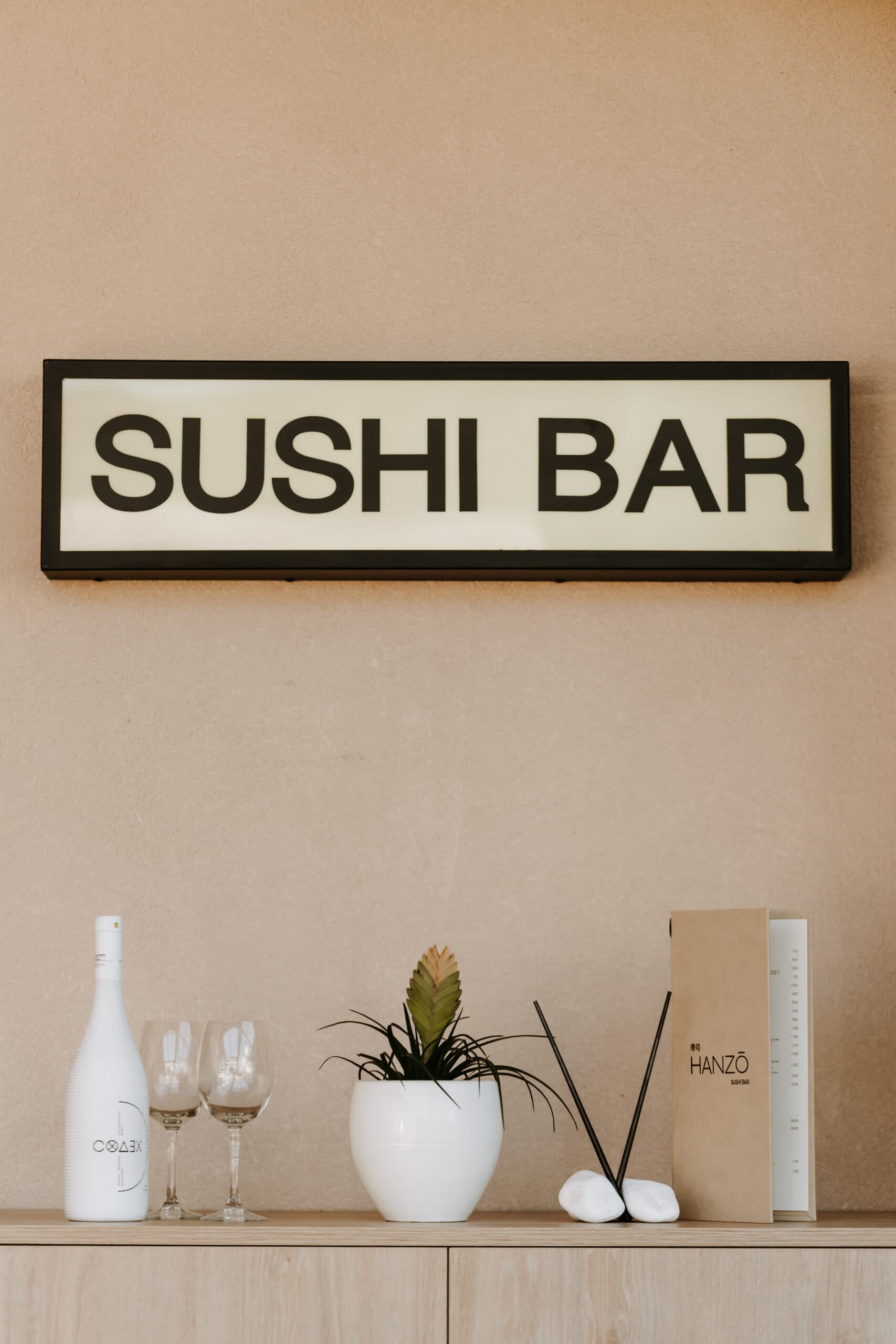 Hanzo Sushi Bar sign